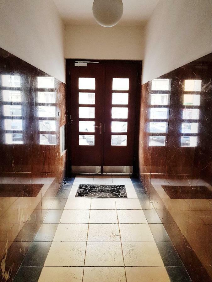Stylish Apartment A Few Steps From Metro Prague Extérieur photo