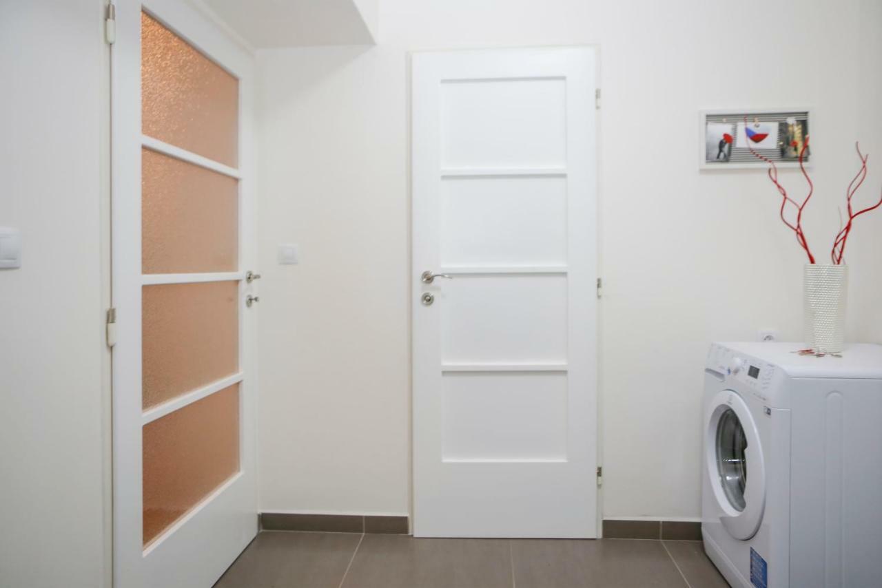 Stylish Apartment A Few Steps From Metro Prague Extérieur photo